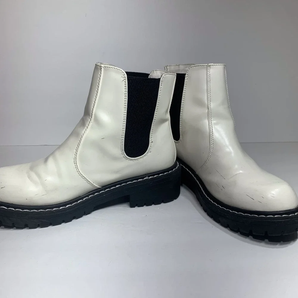 EUC White Leather Scrambler‎ Platform Chelsea Boots Size 7W